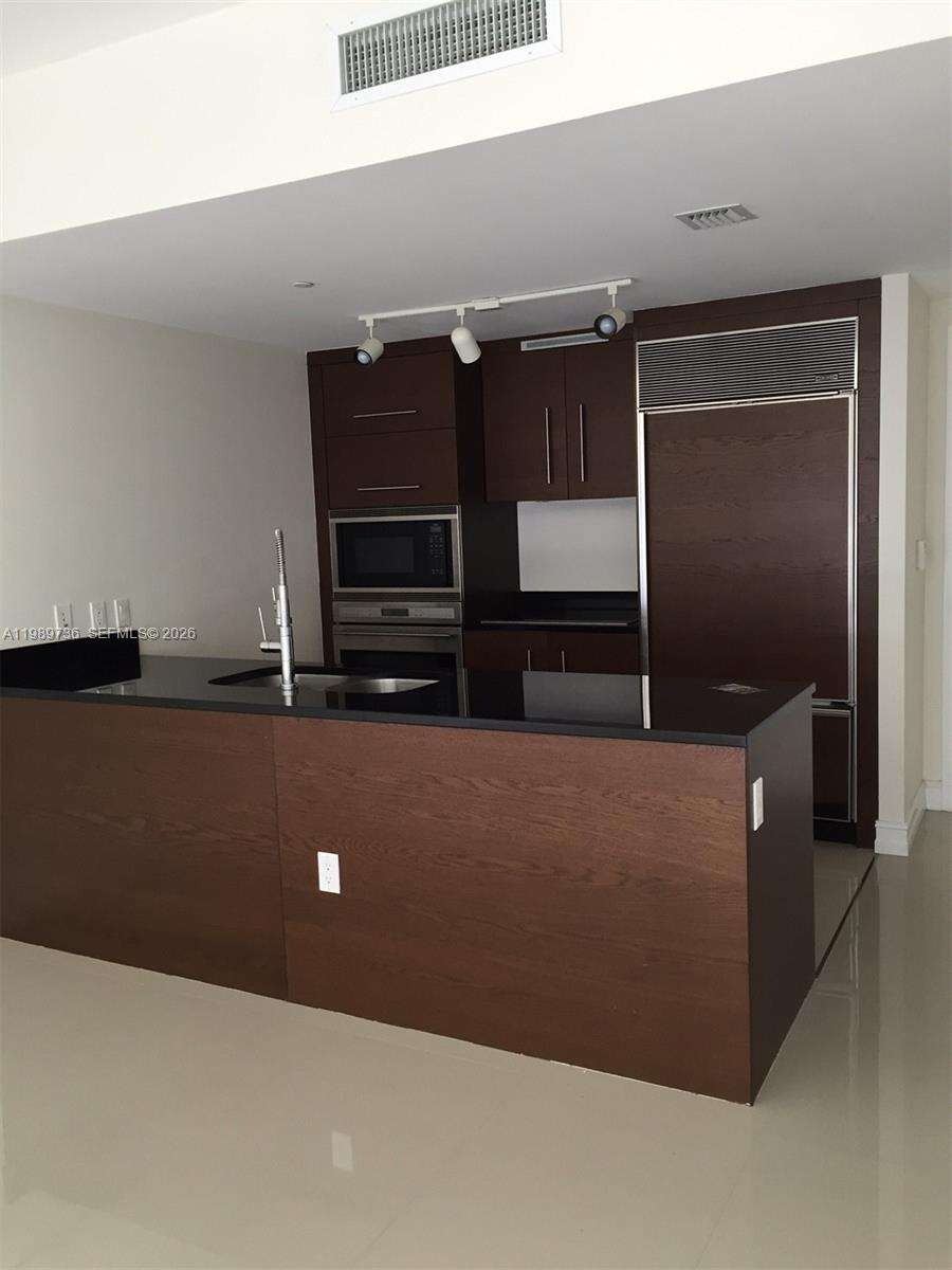 Icon Brickell 1 at 475 Brickell Ave, Miami, FL 33131 - For Sale photo 5