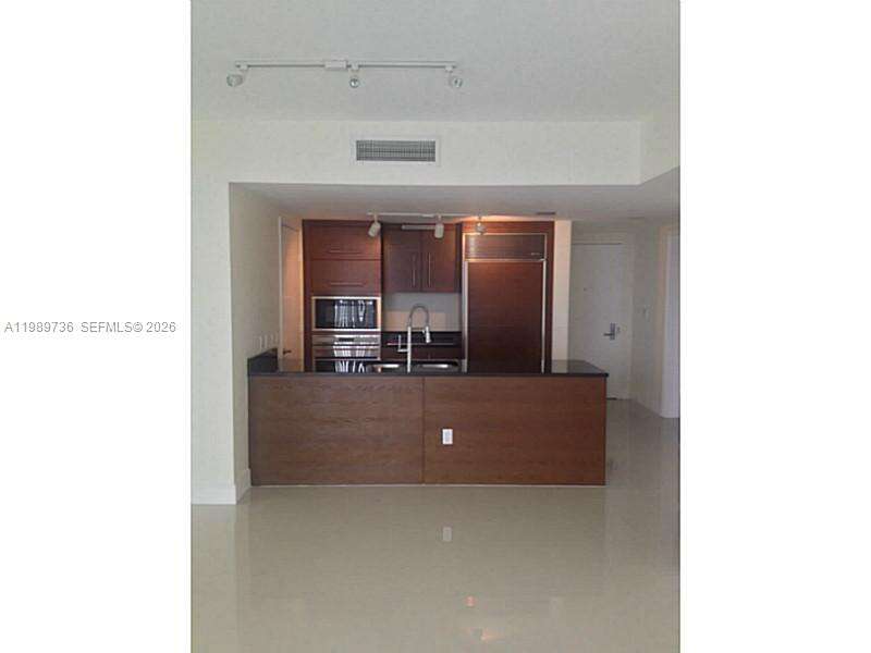 Icon Brickell 1 at 475 Brickell Ave, Miami, FL 33131 - For Sale photo 6