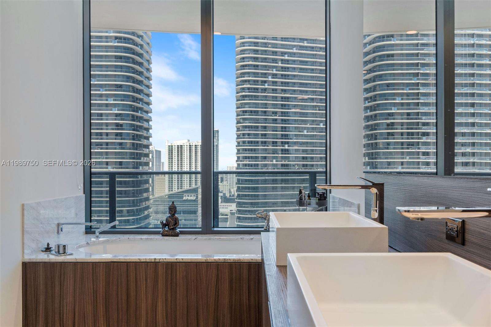 Brickell Flatiron at 1000 Brickell Plz, Miami, FL 33131 - For Sale photo 17