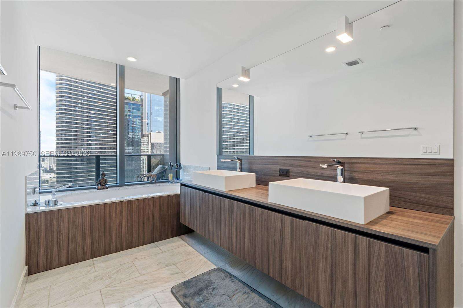 Brickell Flatiron at 1000 Brickell Plz, Miami, FL 33131 - For Sale photo 18