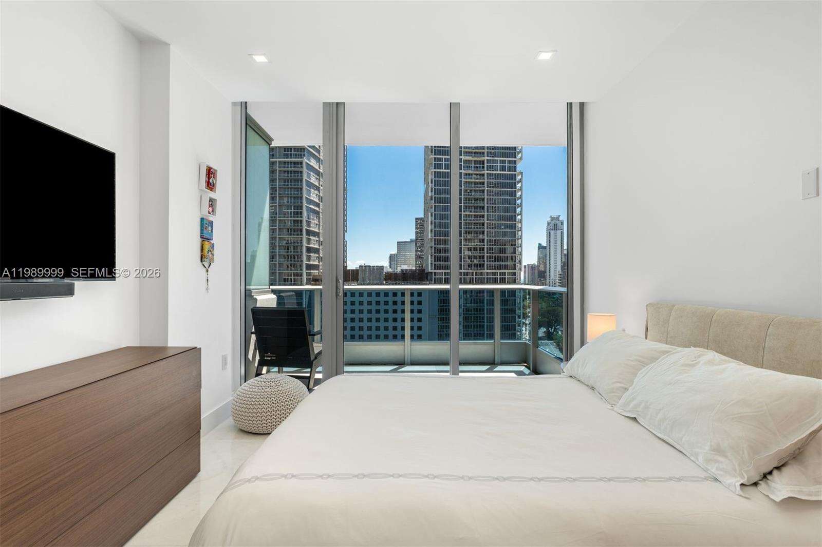 EPIC WEST - 200 Biscayne Blvd Way, Miami, FL 33131 | Picture 6