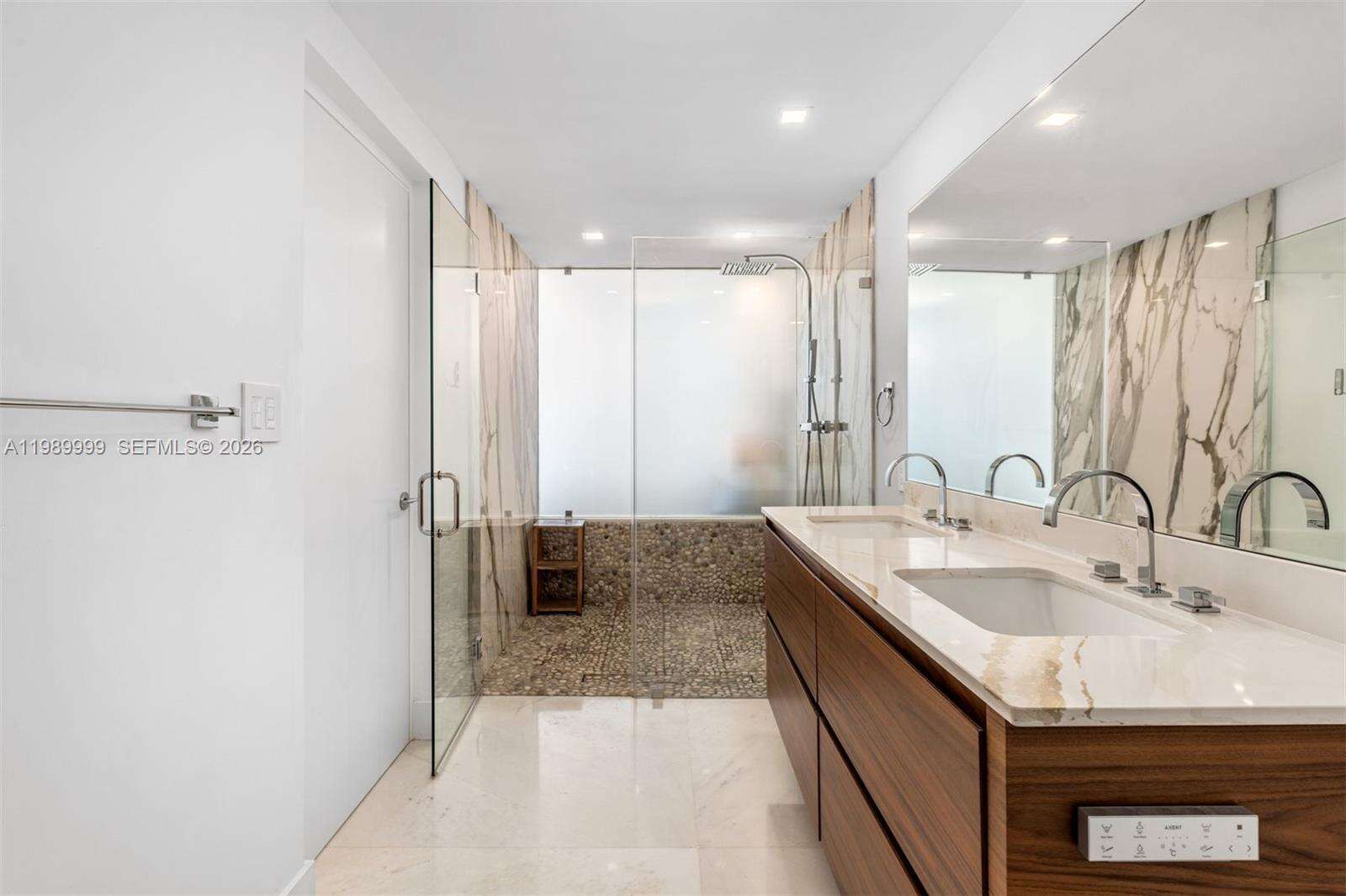 EPIC WEST - 200 Biscayne Blvd Way, Miami, FL 33131 | Picture 8