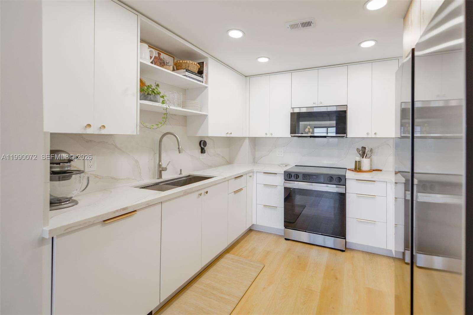 The Hemispheres at 1980 Ocean Dr, Hallandale Beach, FL 33009 - For Sale photo 18