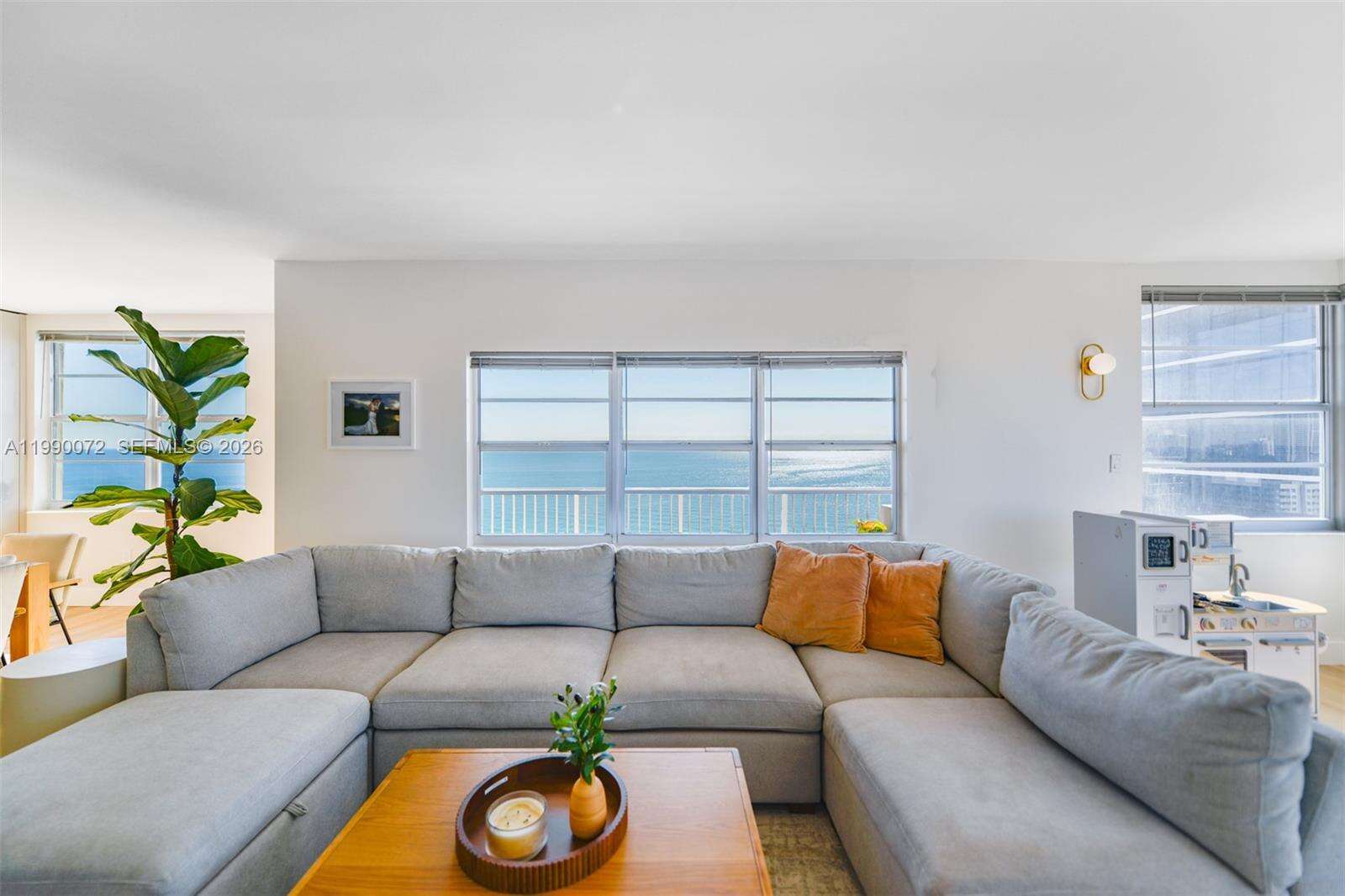 The Hemispheres at 1980 Ocean Dr, Hallandale Beach, FL 33009 - For Sale photo 10