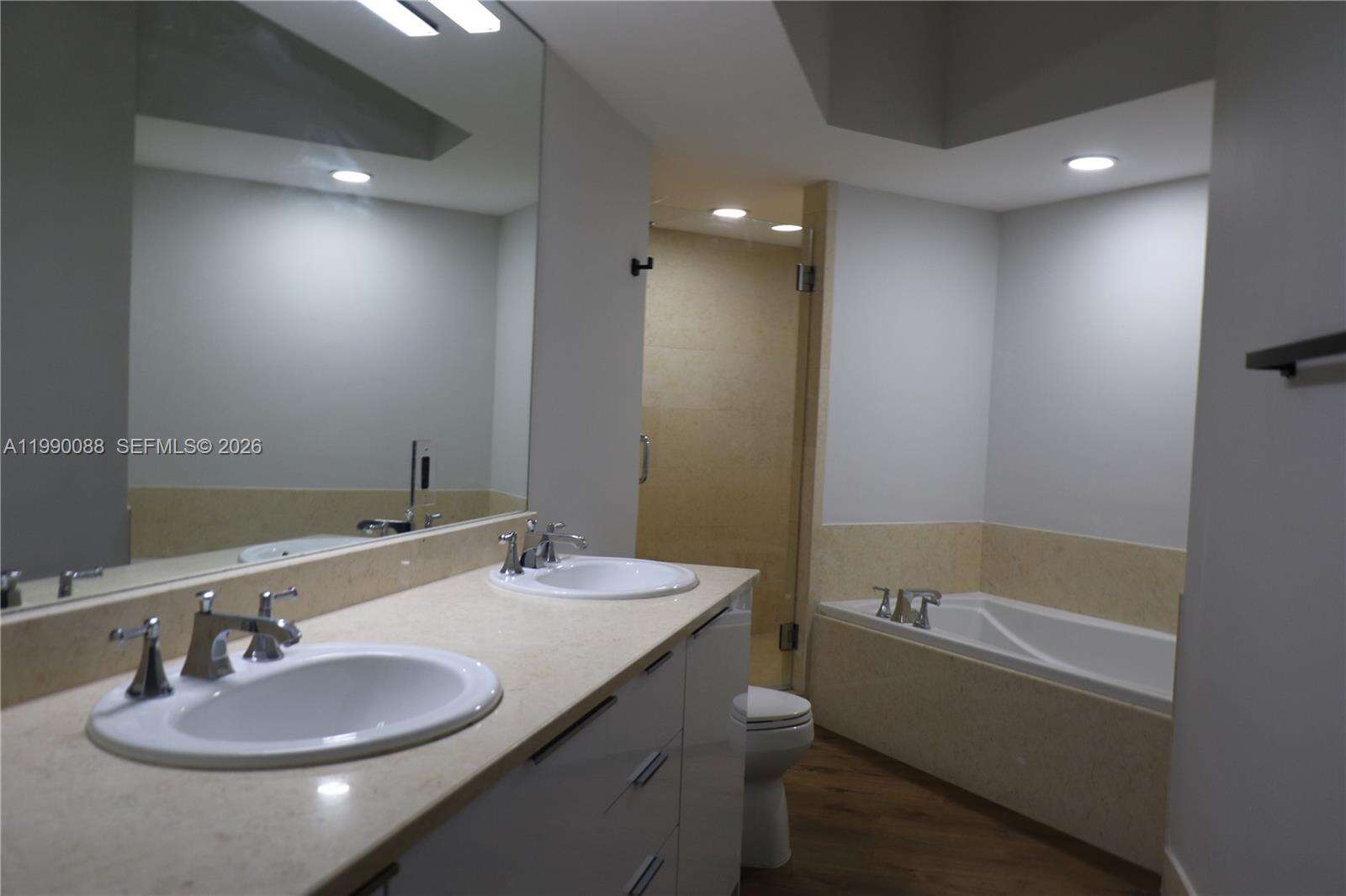 Turnberry Village North at 20000 Country Club Dr, Aventura, FL 33180 - For Sale photo 23