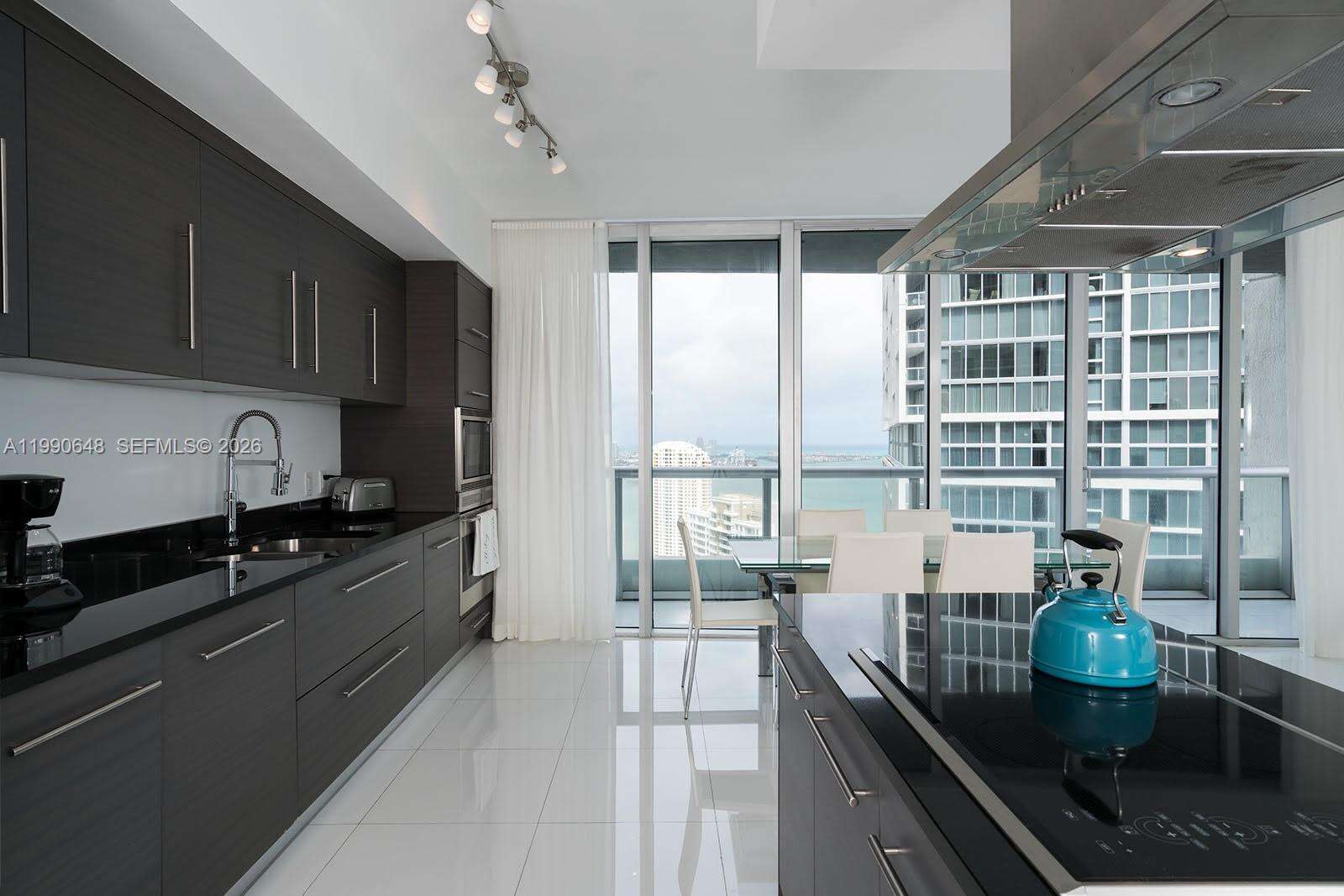 ICON BRICKELL CONDO NO 3 - 485 Brickell Ave, Miami, FL 33131 | Picture 2