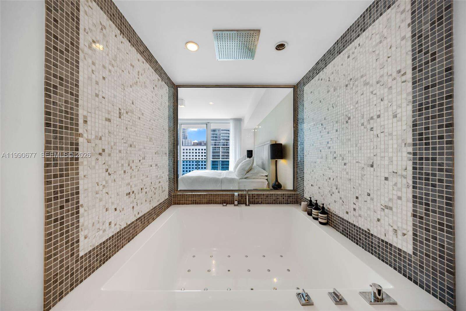 EPIC WEST - 200 Biscayne Blvd Way, Miami, FL 33131 | Picture 16