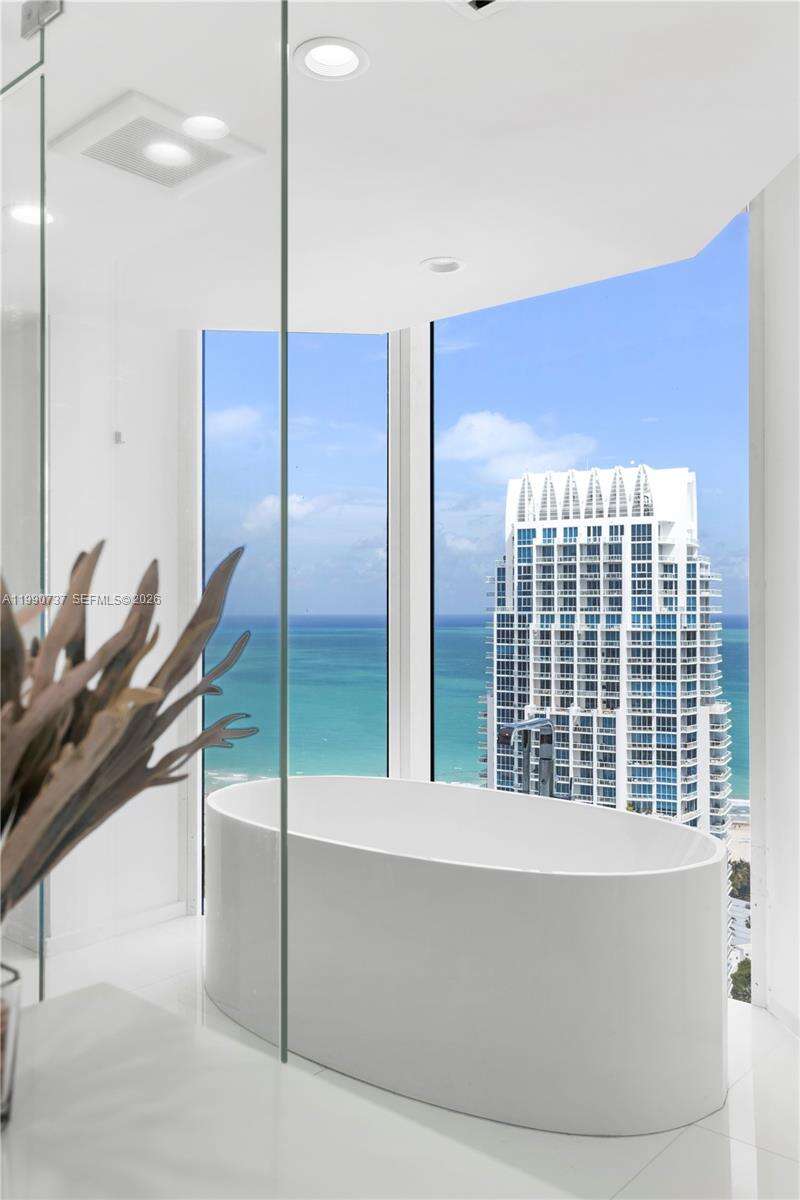 PORTOFINO TOWER - 300 Pointe Dr, Miami Beach, FL 33139 | Picture 11
