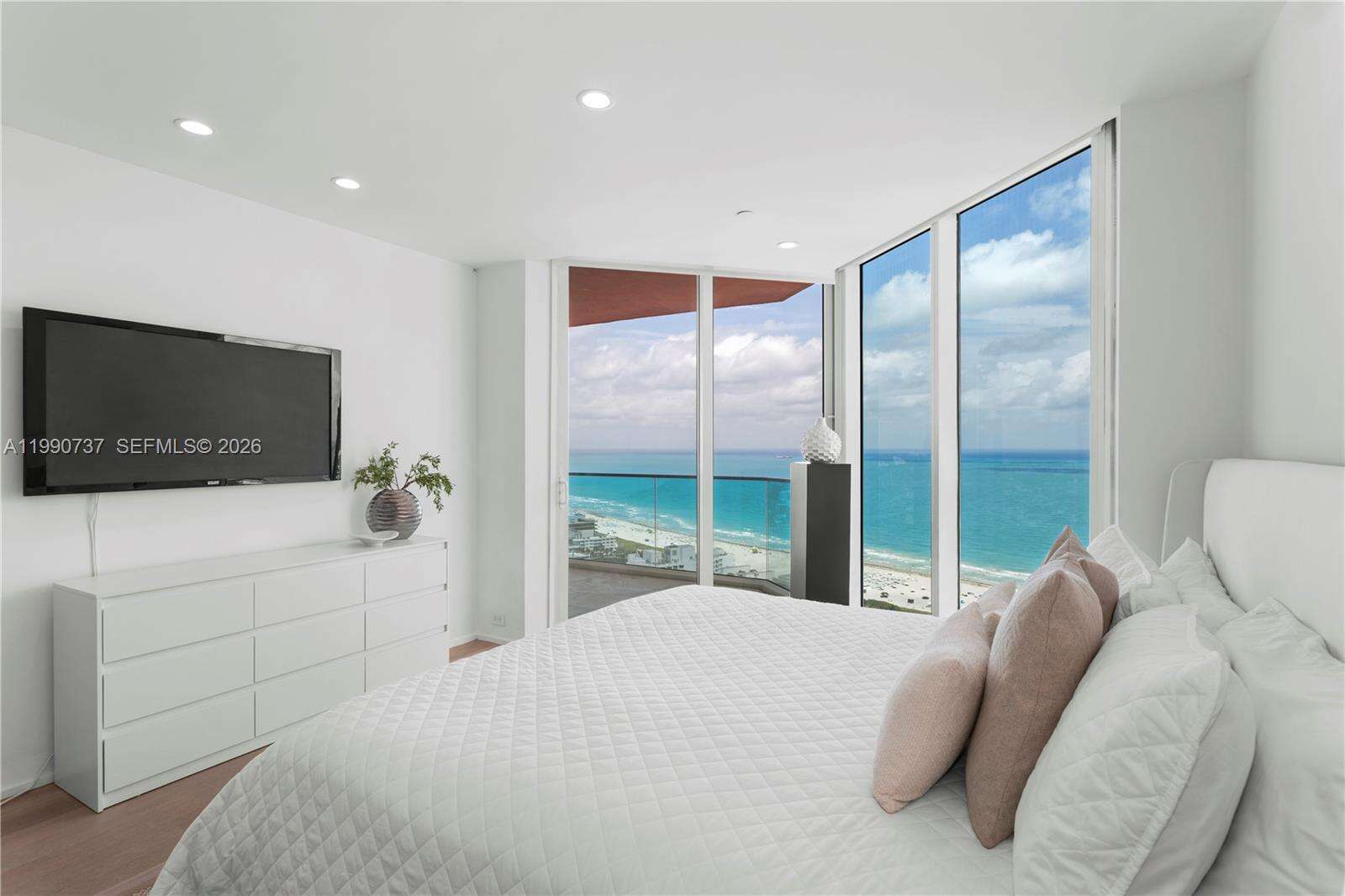 PORTOFINO TOWER - 300 Pointe Dr, Miami Beach, FL 33139 | Picture 14