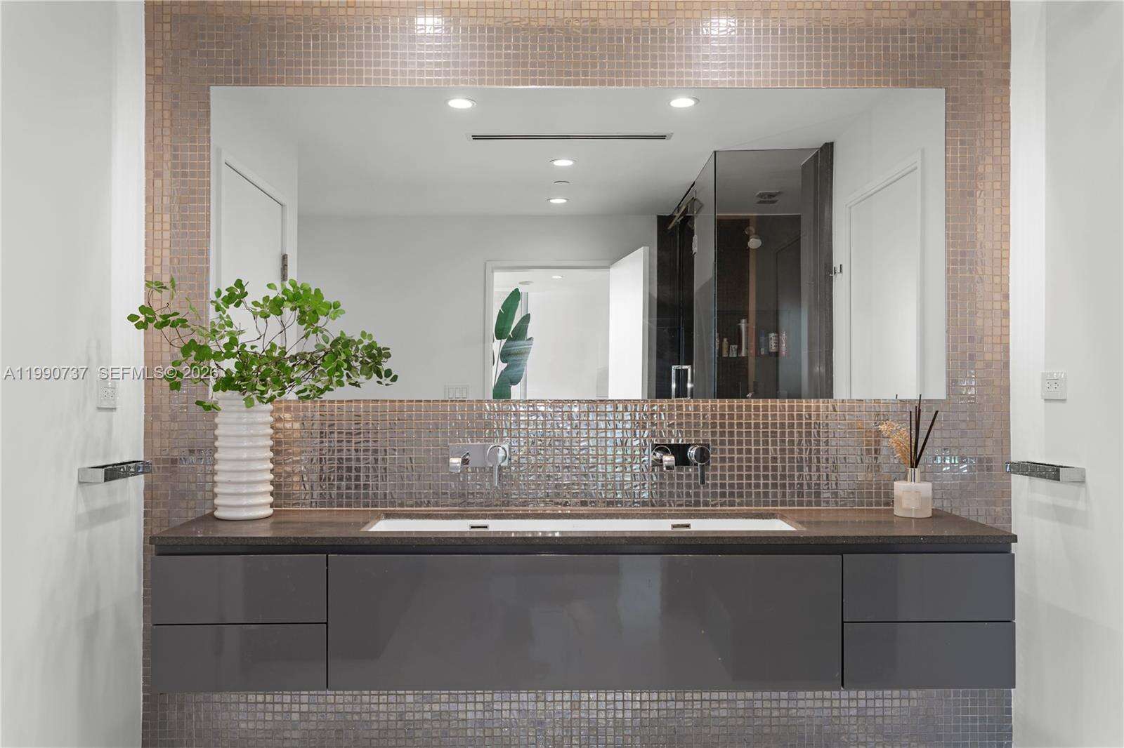 PORTOFINO TOWER - 300 Pointe Dr, Miami Beach, FL 33139 | Picture 17