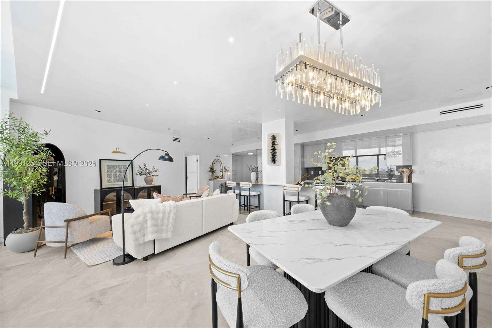 MAJESTIC TOWER AT BAL HARBOUR - 9601 Collins Ave, Bal Harbour, FL 33154 | Picture 2