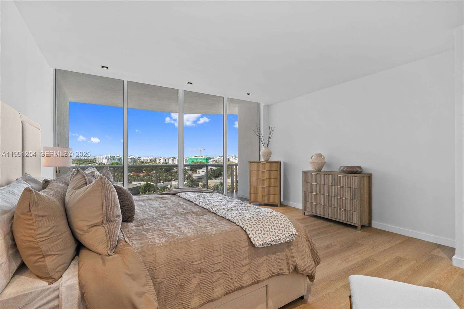 MAJESTIC TOWER AT BAL HARBOUR - 9601 Collins Ave, Bal Harbour, FL 33154 | Picture 11