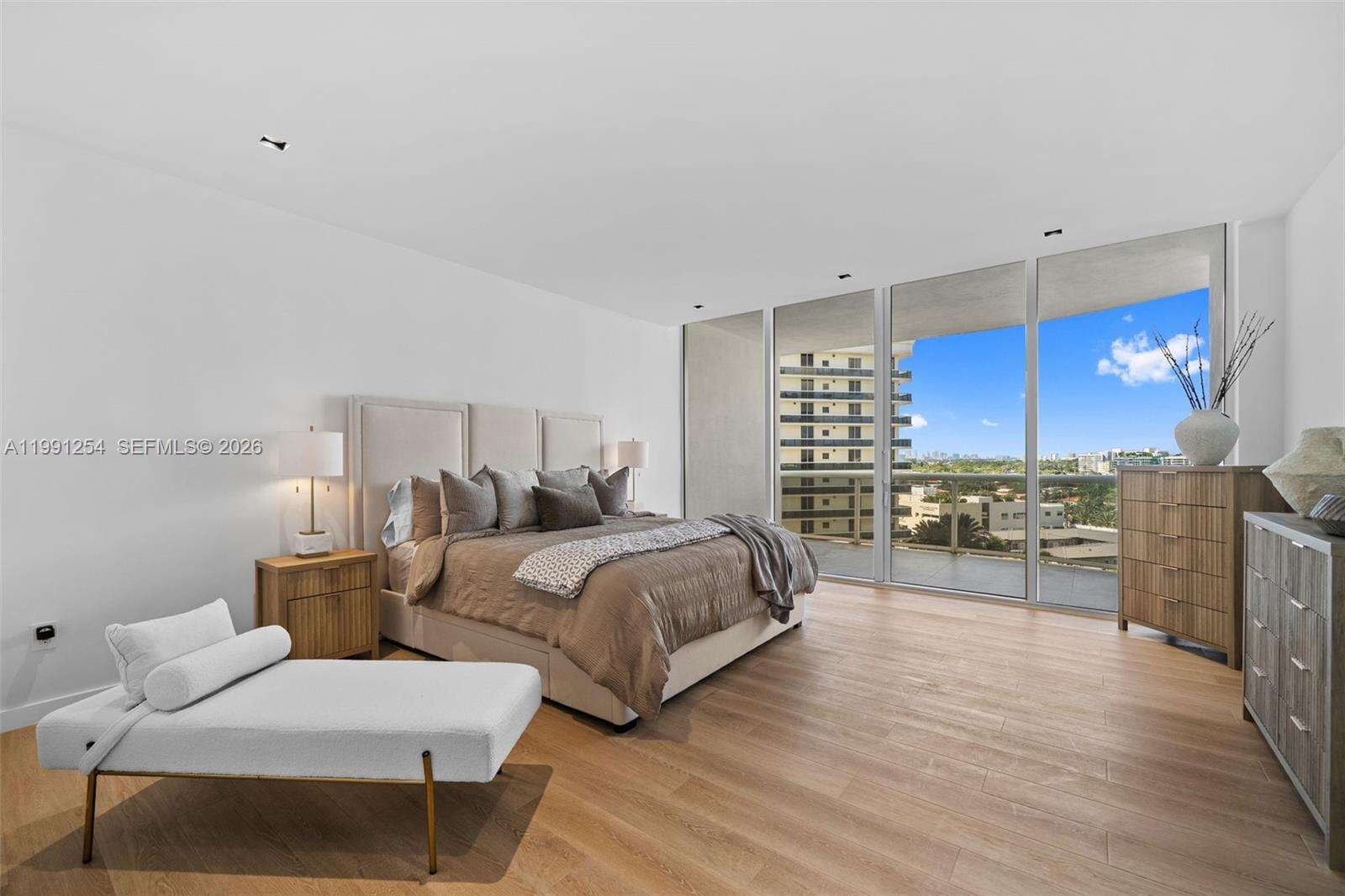 MAJESTIC TOWER AT BAL HARBOUR - 9601 Collins Ave, Bal Harbour, FL 33154 | Picture 12