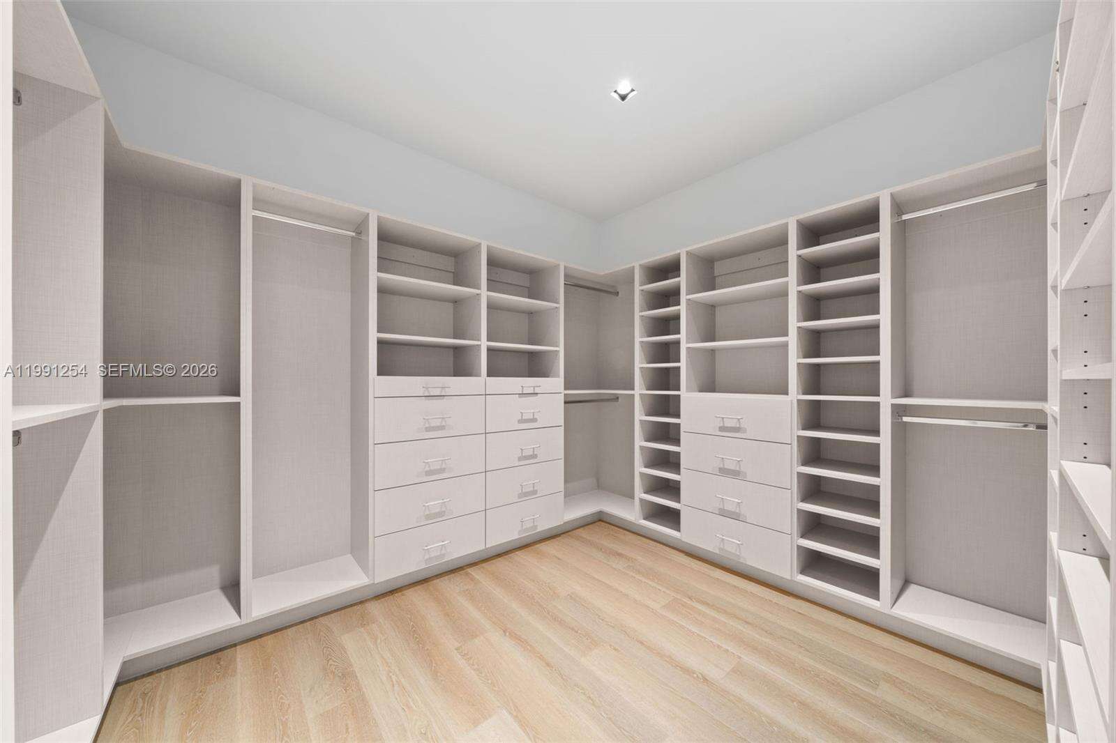 MAJESTIC TOWER AT BAL HARBOUR - 9601 Collins Ave, Bal Harbour, FL 33154 | Picture 14