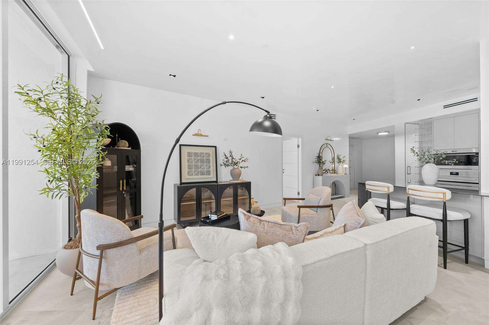 MAJESTIC TOWER AT BAL HARBOUR - 9601 Collins Ave, Bal Harbour, FL 33154 | Picture 3