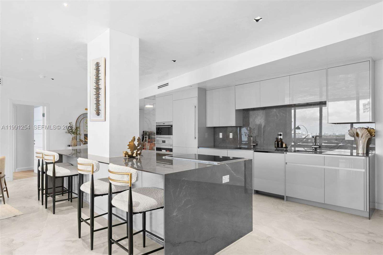 MAJESTIC TOWER AT BAL HARBOUR - 9601 Collins Ave, Bal Harbour, FL 33154 | Picture 4