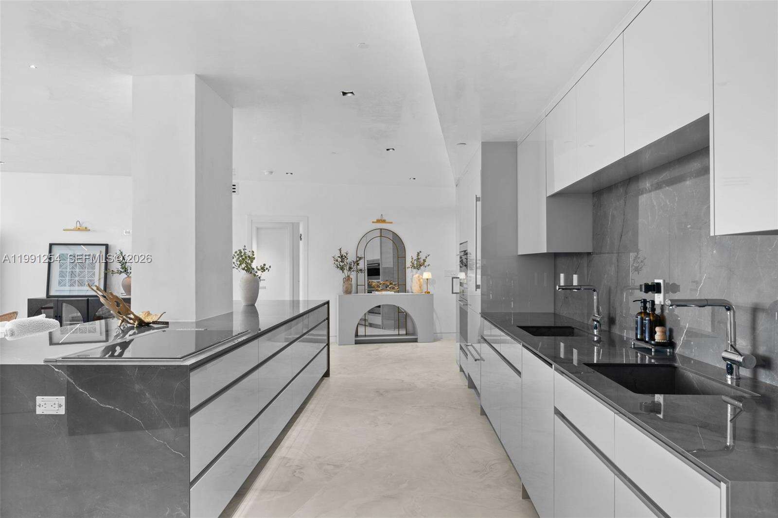 MAJESTIC TOWER AT BAL HARBOUR - 9601 Collins Ave, Bal Harbour, FL 33154 | Picture 5