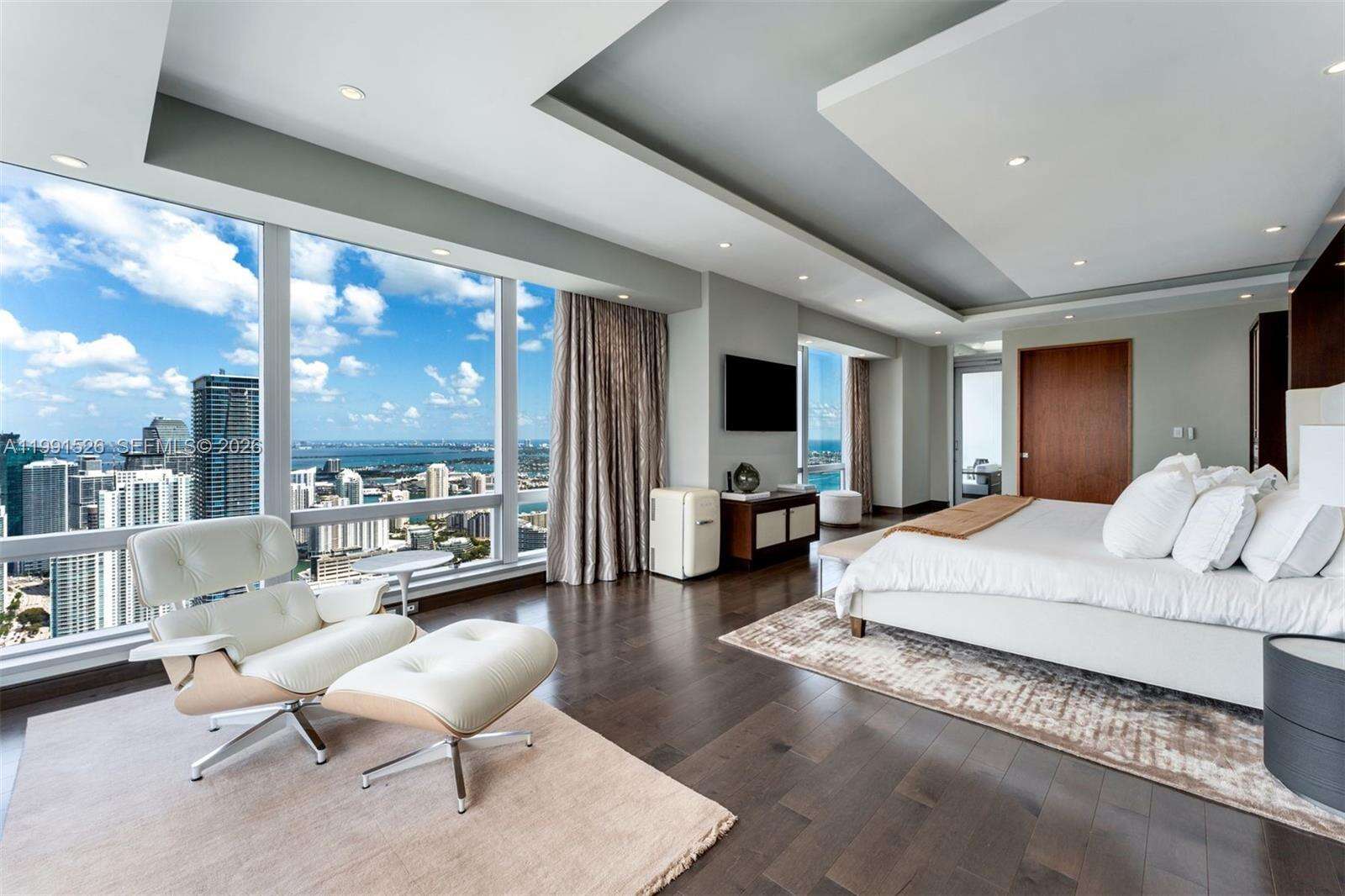 MILLENNIUM TOWER - 1425 Brickell Ave, Miami, FL 33131 | Picture 7