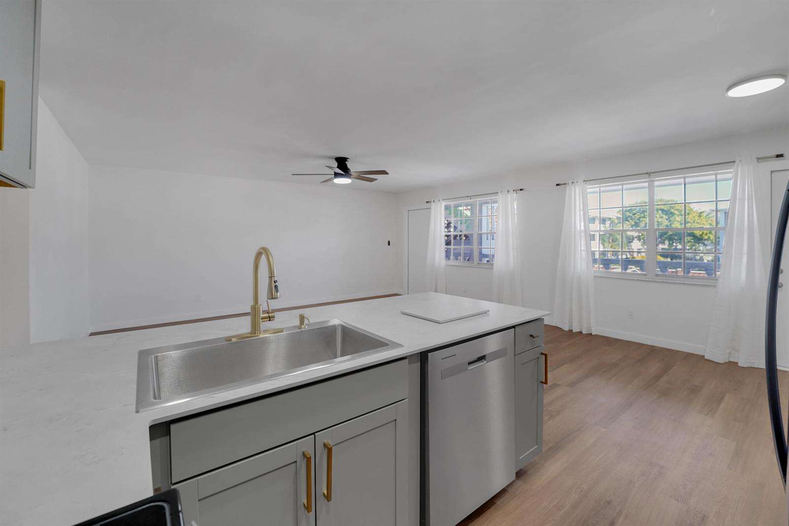 Maybury Mansions Condos for Sale & Rent | Picture 1