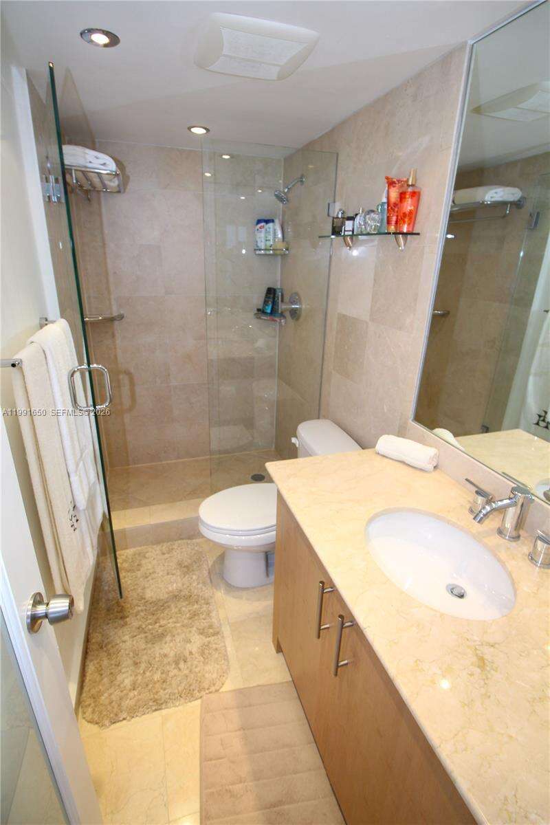 HARBOUR HOUSE - 10275 Collins Ave, Bal Harbour, FL 33154 | Picture 33