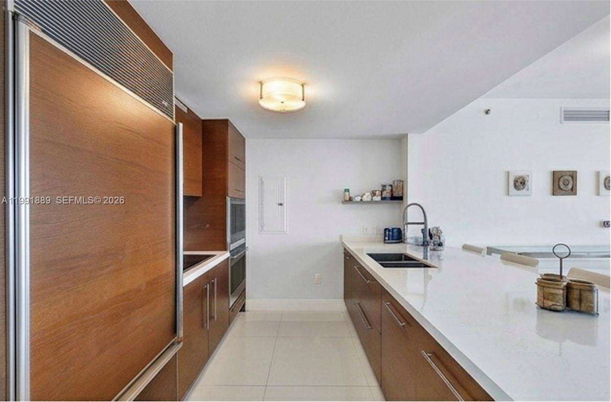 Icon Brickell 1 at 465 Brickell Ave, Miami, FL 33131 - For Sale photo 2