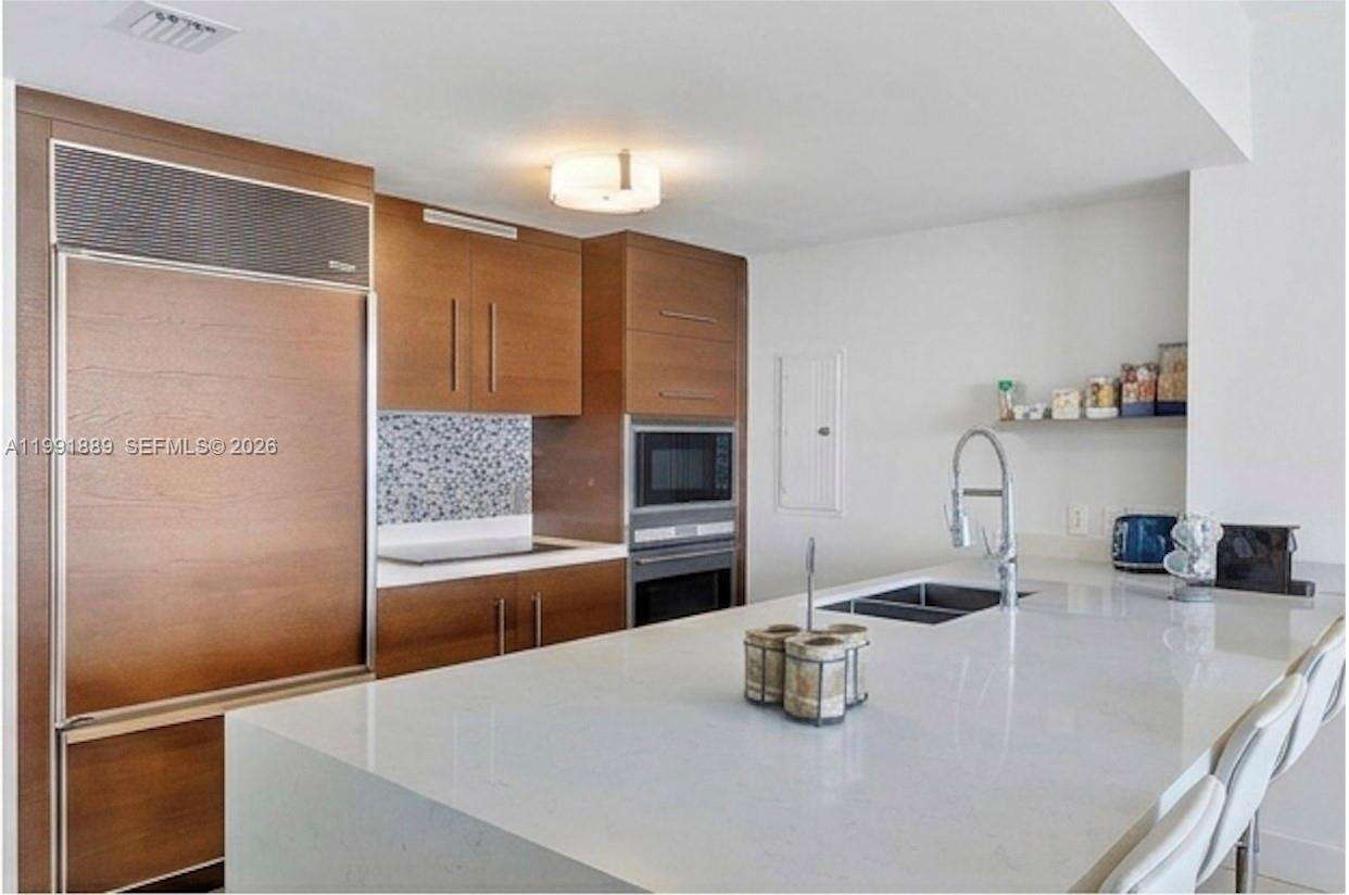 Icon Brickell 1 at 465 Brickell Ave, Miami, FL 33131 - For Sale photo 3