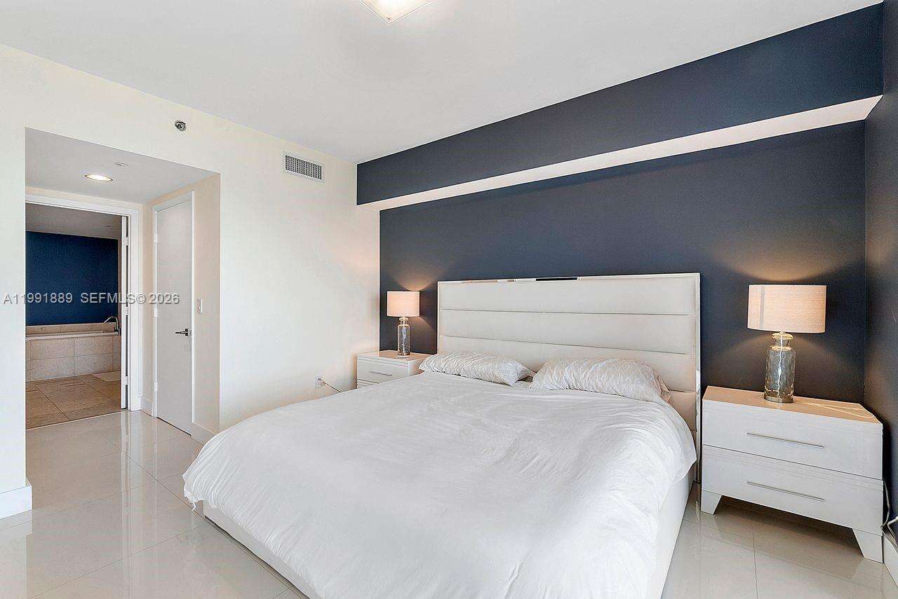 Icon Brickell 1 at 465 Brickell Ave, Miami, FL 33131 - For Sale photo 6