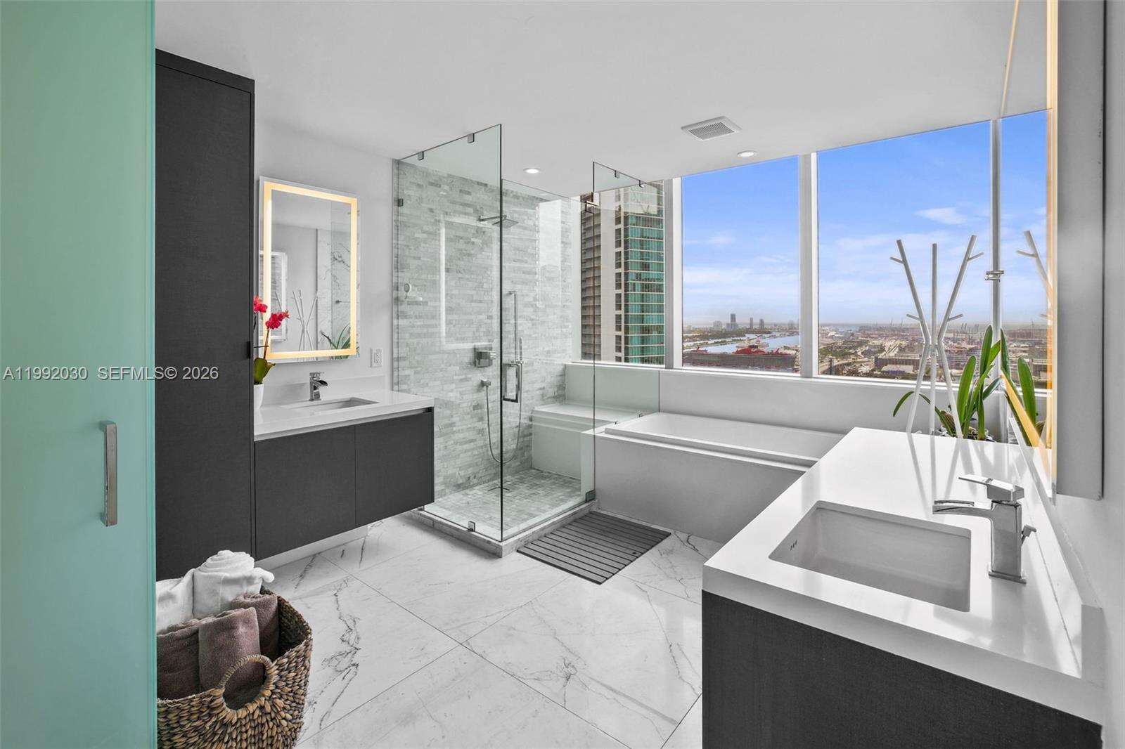 Paramount Miami Worldcenter at 851 1 Ave, Miami, FL 33132 - For Sale photo 12