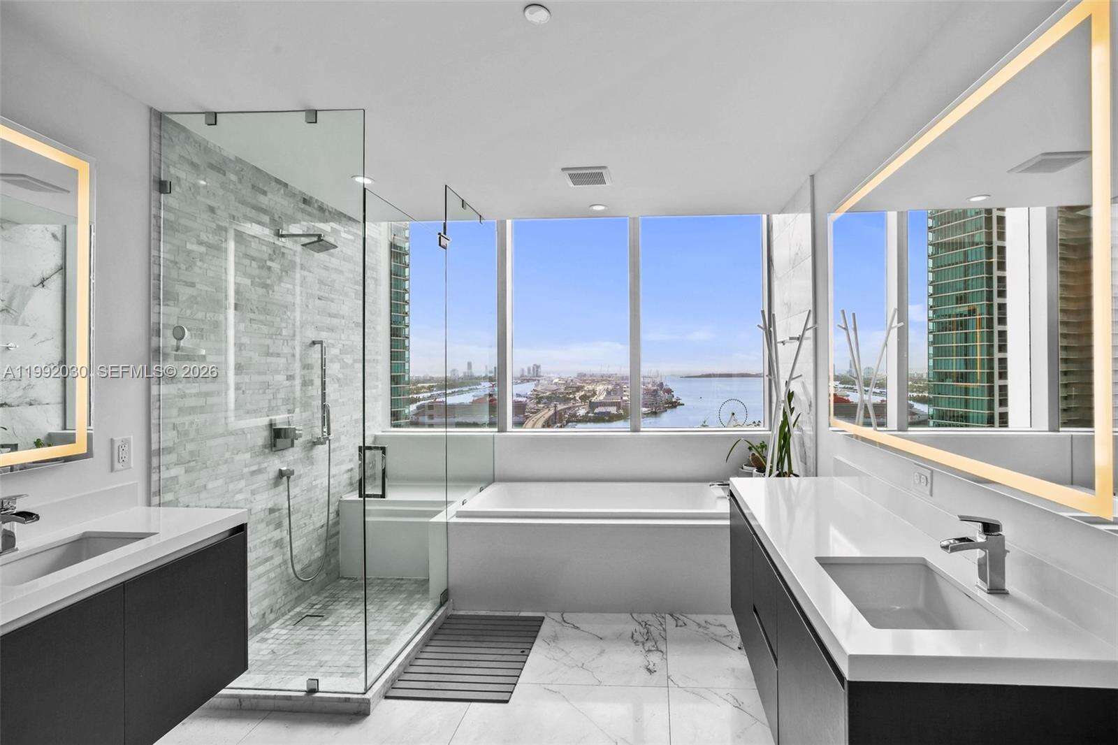 Paramount Miami Worldcenter at 851 1 Ave, Miami, FL 33132 - For Sale photo 32