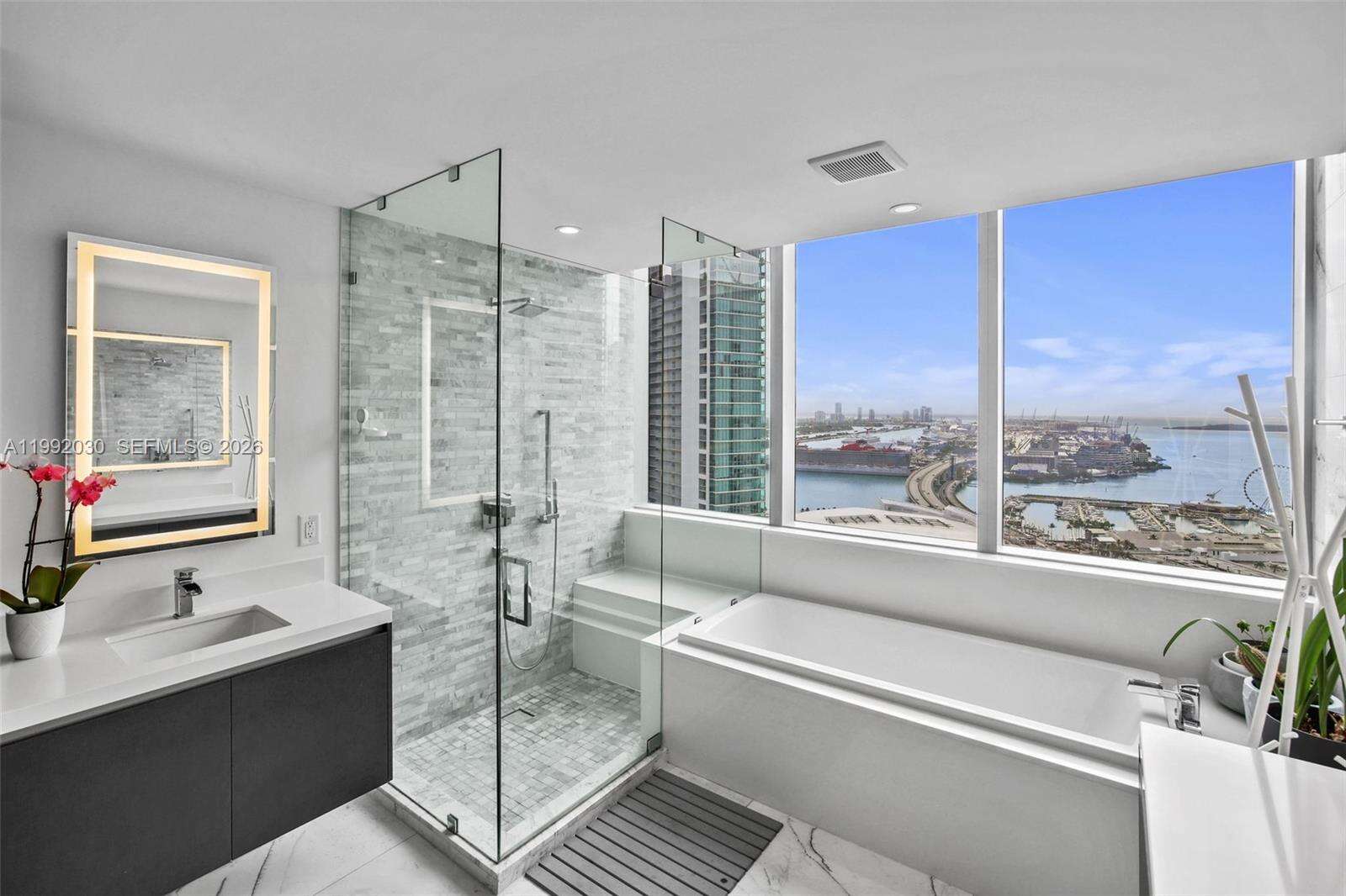 Paramount Miami Worldcenter at 851 1 Ave, Miami, FL 33132 - For Sale photo 33