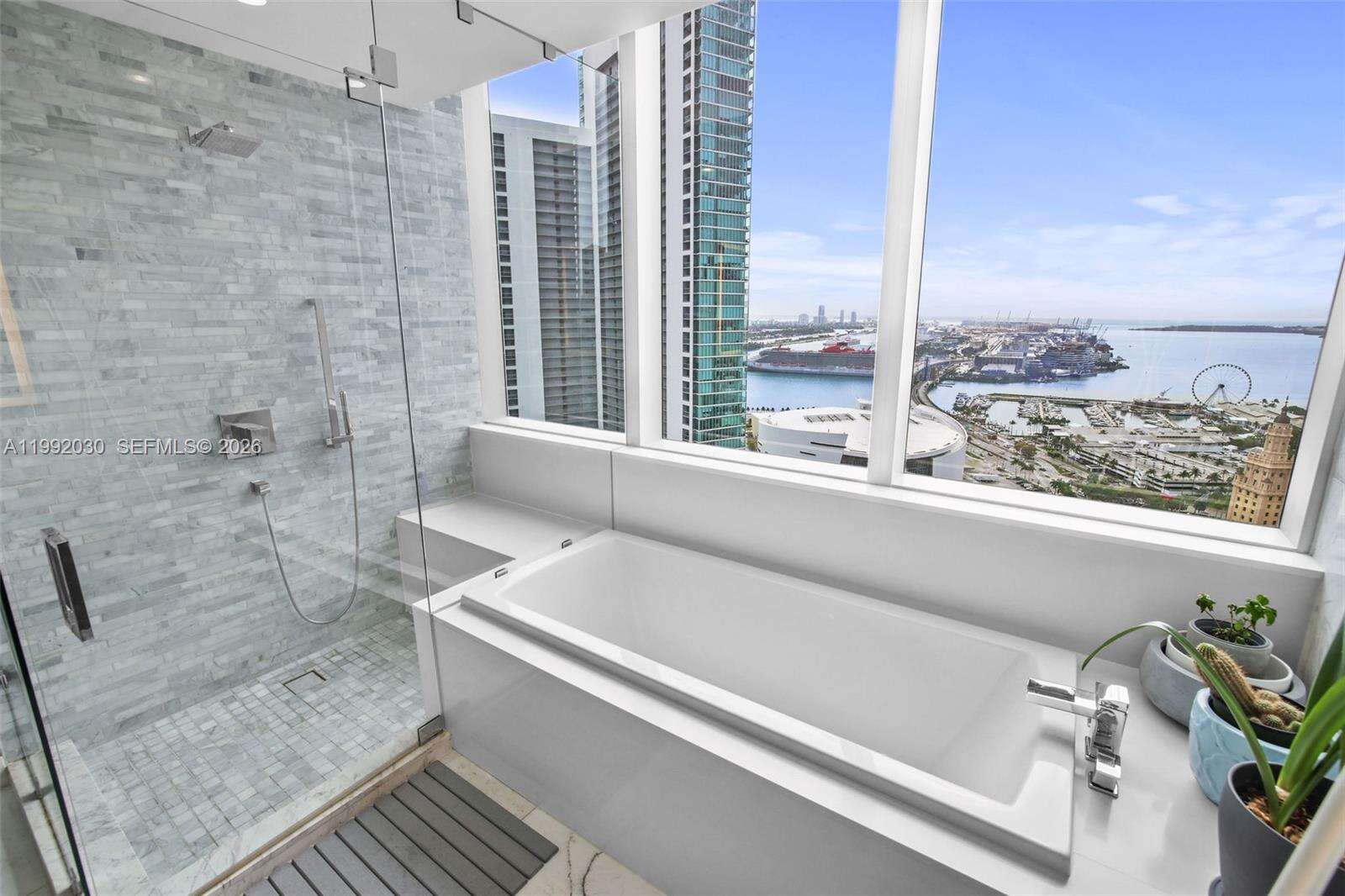 Paramount Miami Worldcenter at 851 1 Ave, Miami, FL 33132 - For Sale photo 35