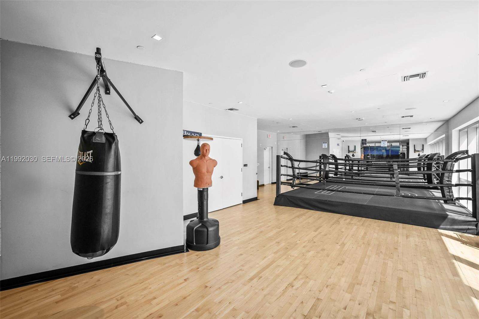 Paramount Miami Worldcenter at 851 1 Ave, Miami, FL 33132 - For Sale photo 44