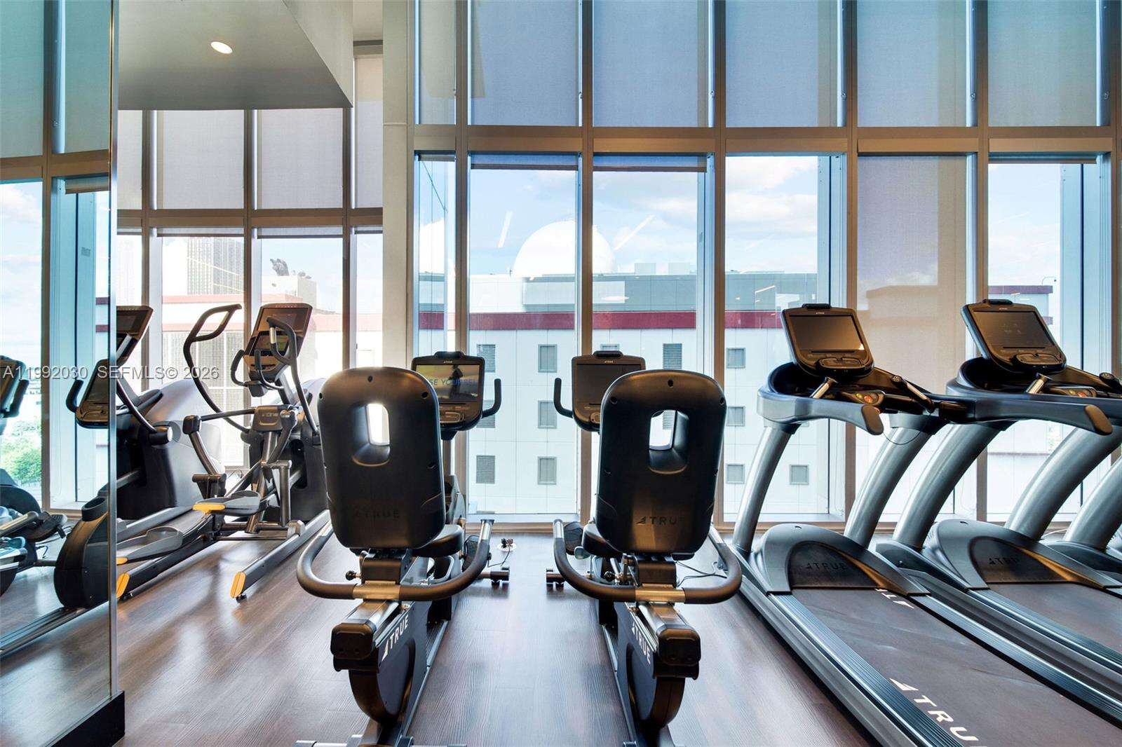 Paramount Miami Worldcenter at 851 1 Ave, Miami, FL 33132 - For Sale photo 56