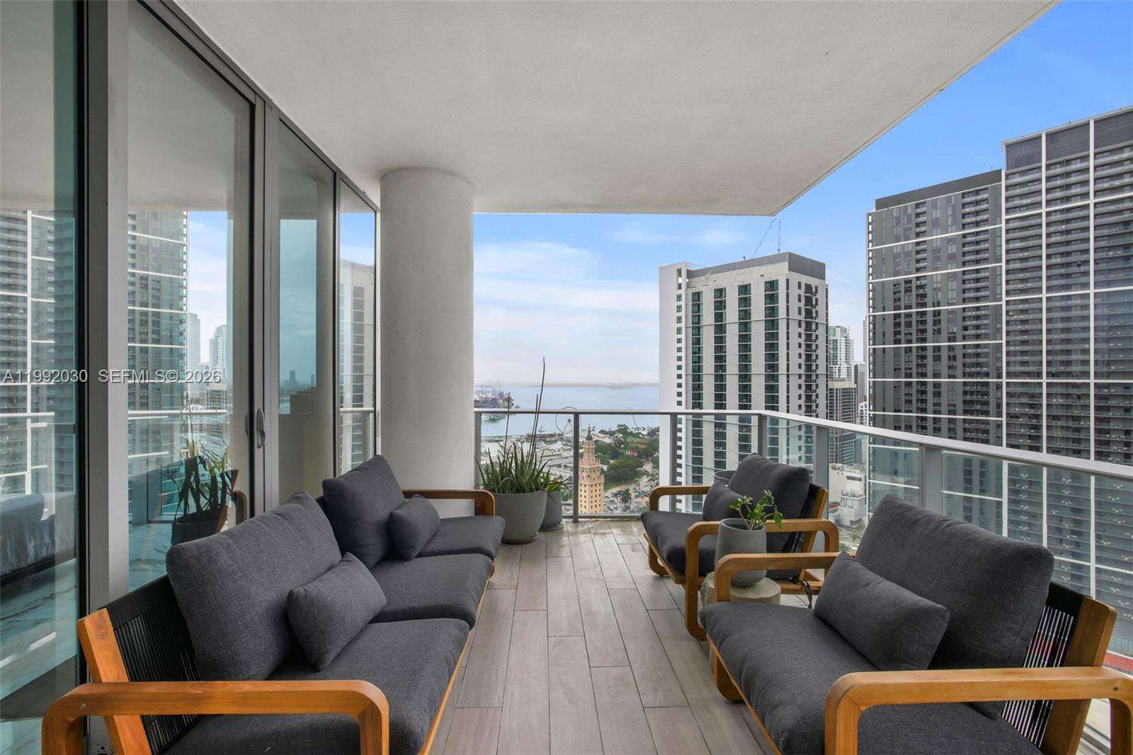 Paramount Miami Worldcenter at 851 1 Ave, Miami, FL 33132 - For Sale photo 8