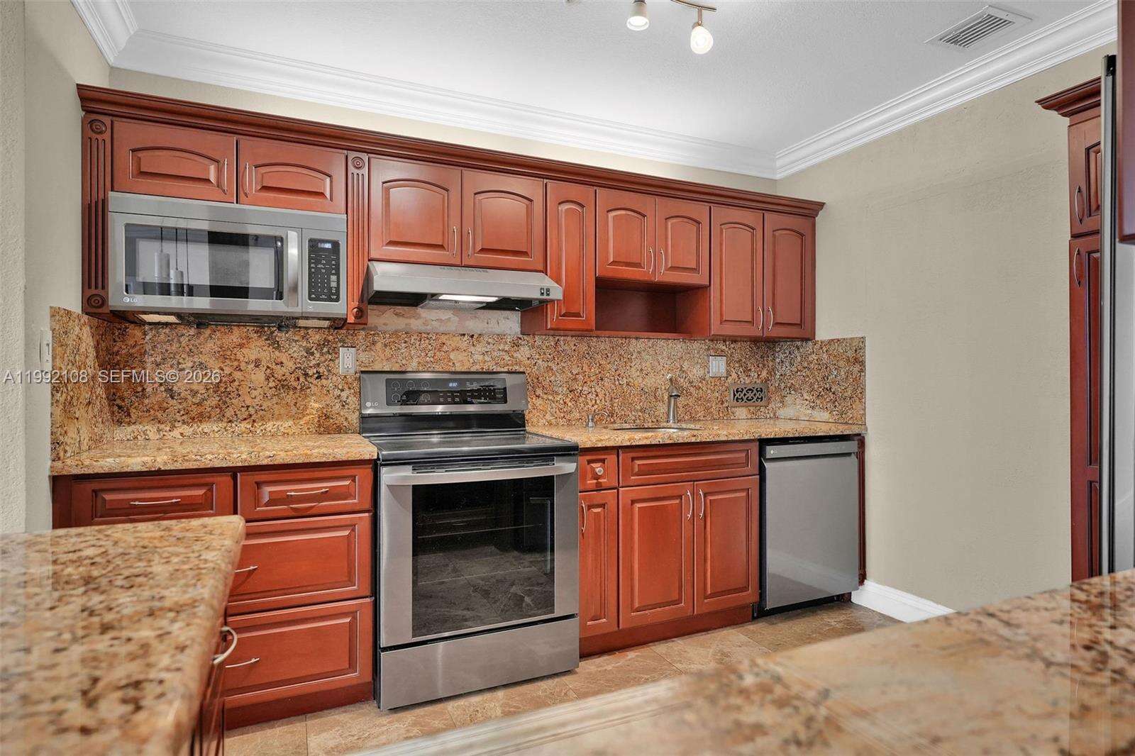 The Carriage House at 5401 Collins Ave, Miami Beach, FL 33140 - For Sale photo 22