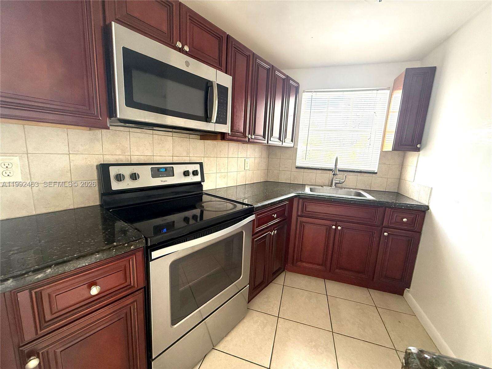 No Bay White House No 3 Condos for Sale & Rent | Picture 1