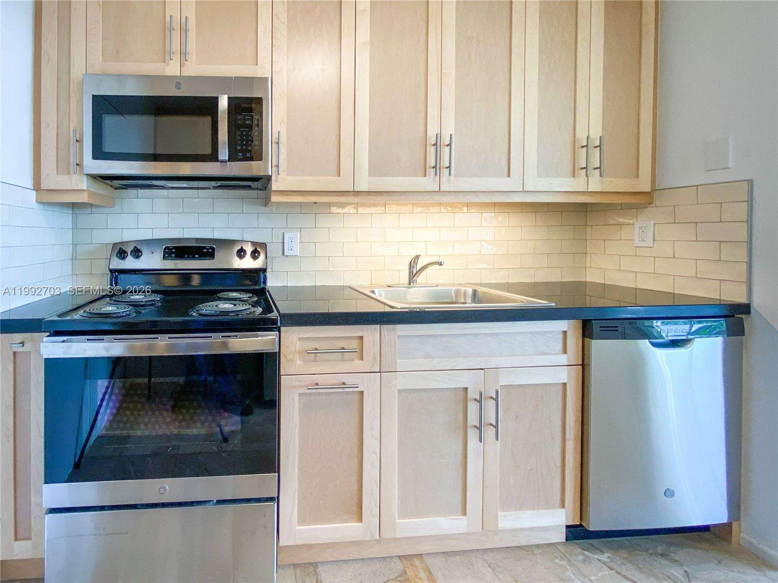 Guildford at 9800 Bay Harbor Dr, Bay Harbor Islands, FL 33154 - For Sale photo 11