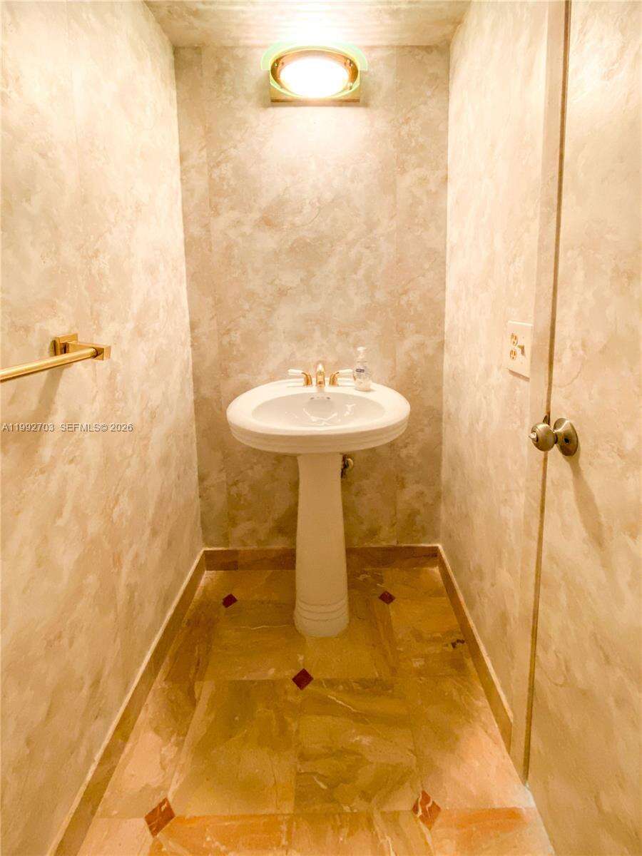 Guildford at 9800 Bay Harbor Dr, Bay Harbor Islands, FL 33154 - For Sale photo 19