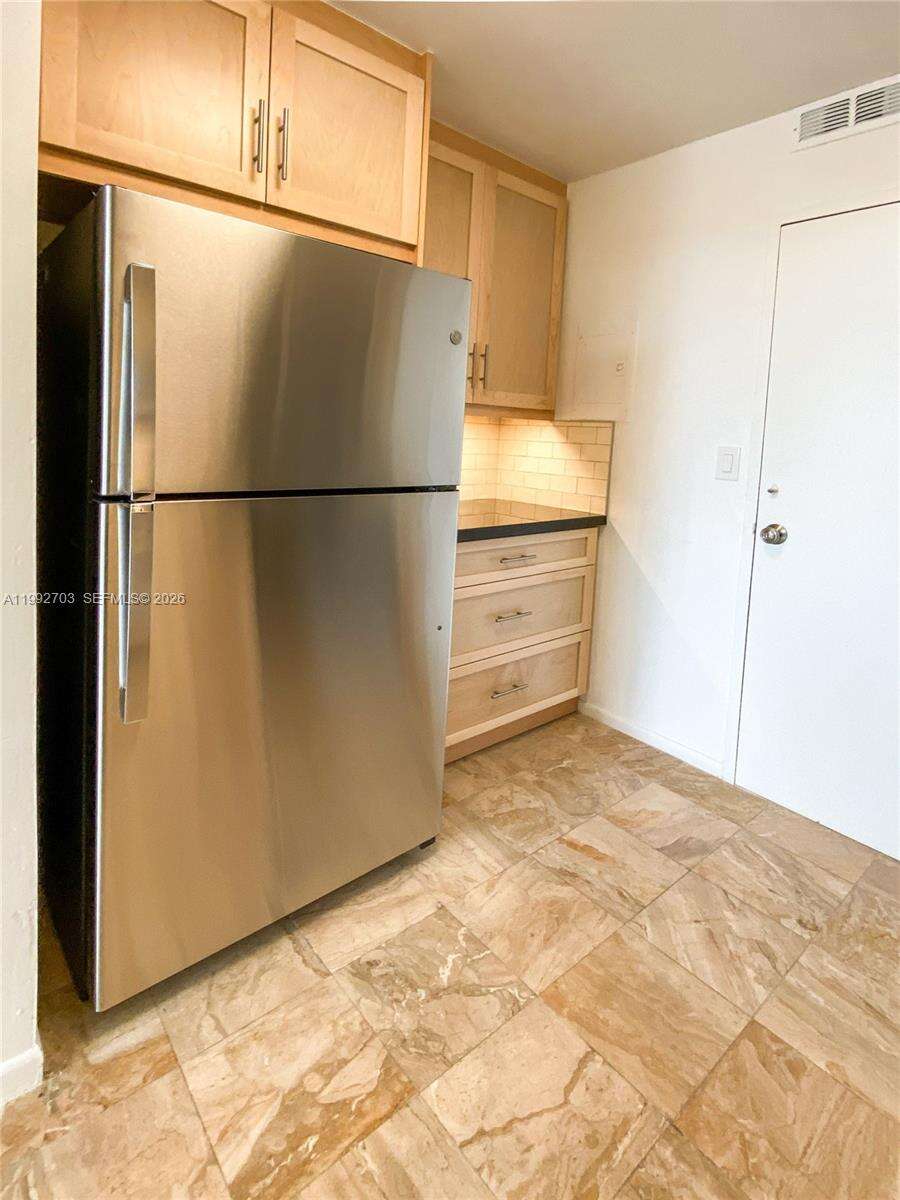 Guildford at 9800 Bay Harbor Dr, Bay Harbor Islands, FL 33154 - For Sale photo 10