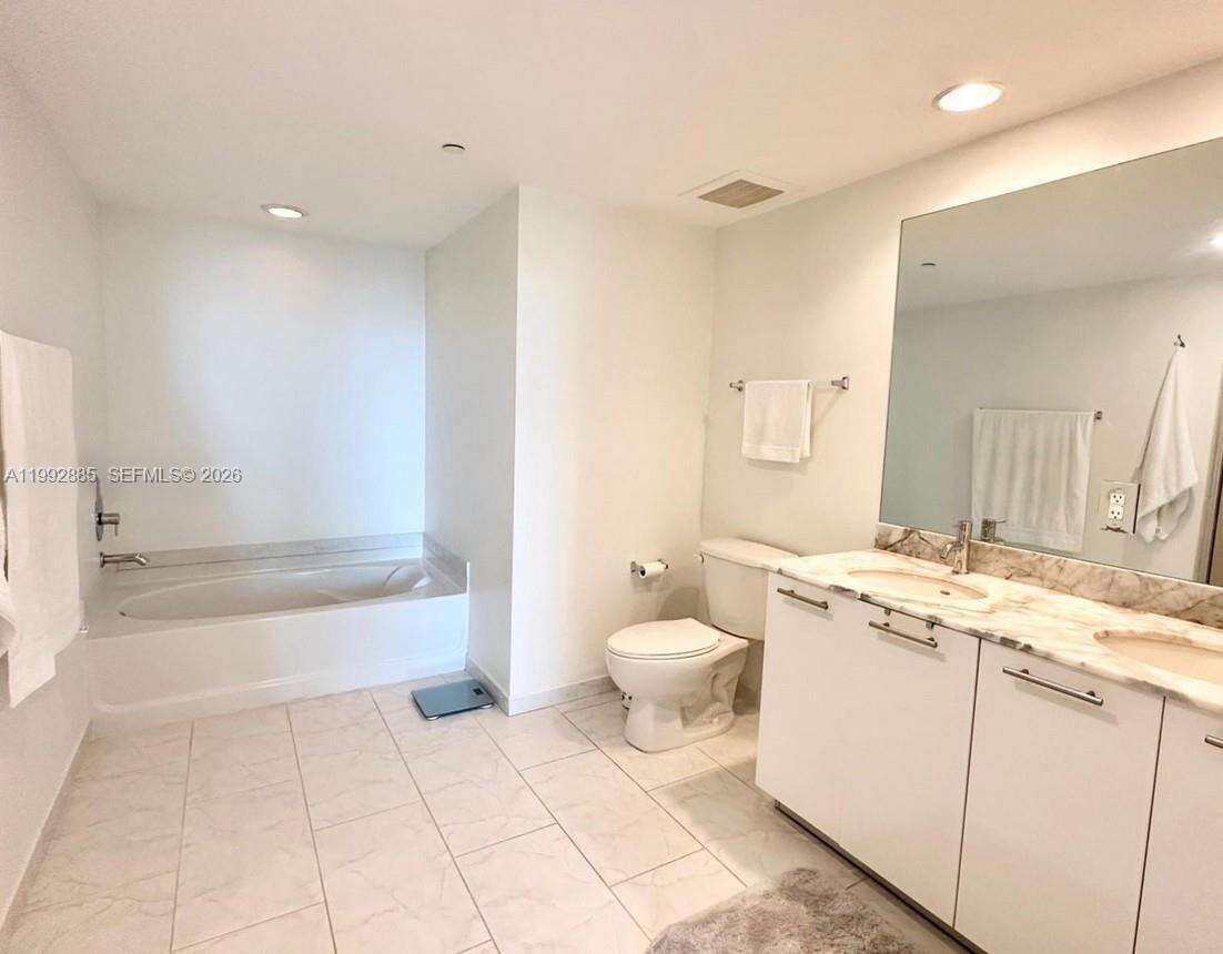 The Plaza On Brickell East at 950 Brickell Bay Dr, Miami, FL 33131 - For Sale photo 9