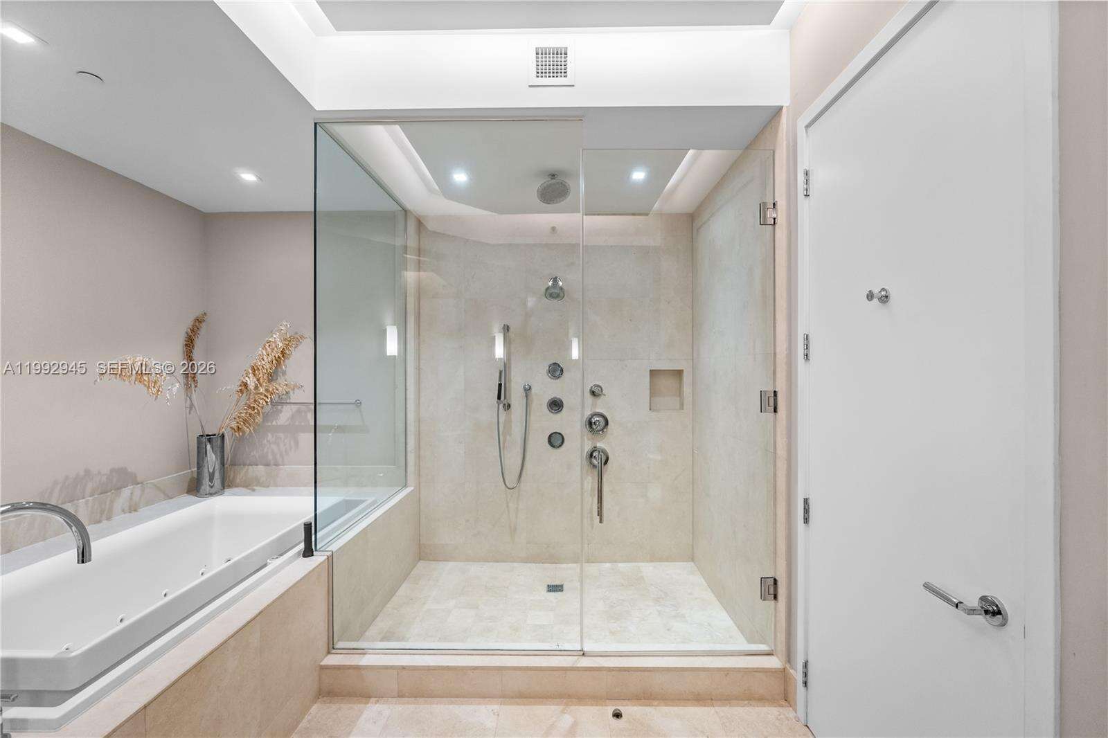 BAL HARBOUR CENTER - 9703 Collins Ave, Bal Harbour, FL 33154 | Picture 25