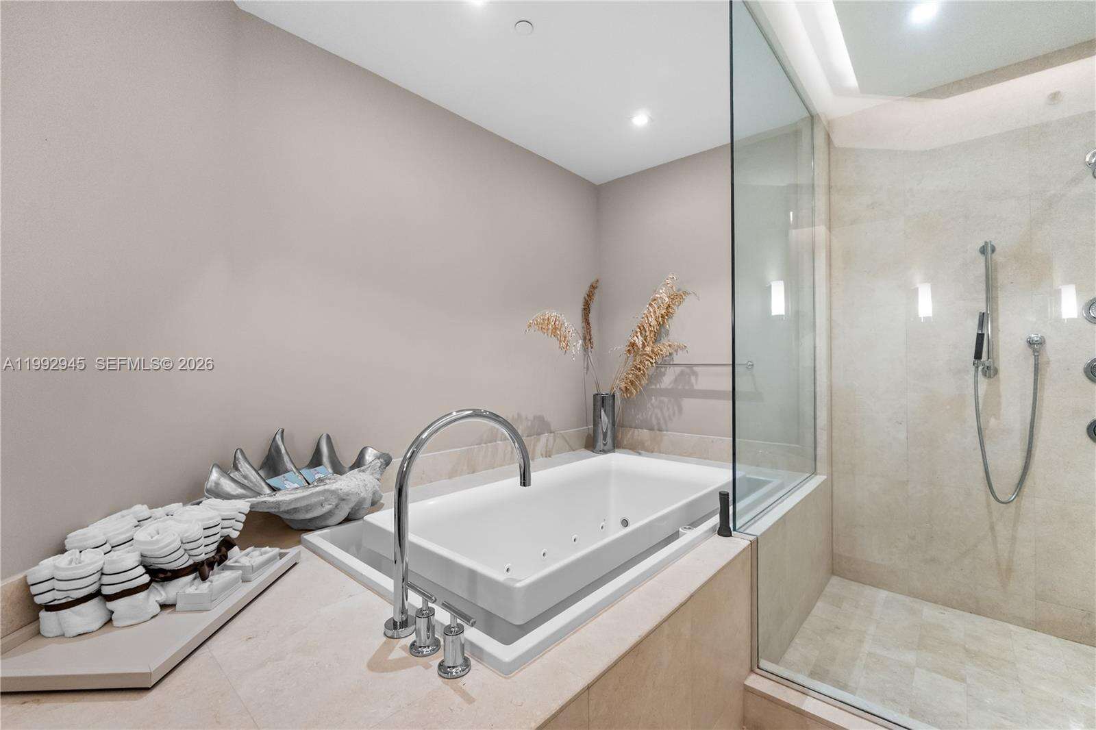 BAL HARBOUR CENTER - 9703 Collins Ave, Bal Harbour, FL 33154 | Picture 26