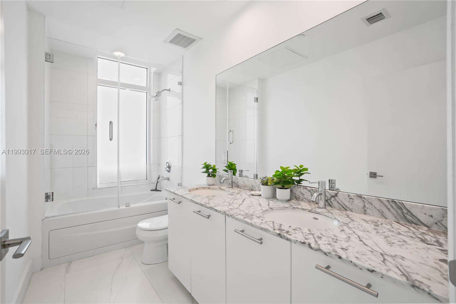 The Plaza On Brickell East at 950 Brickell Bay Dr, Miami, FL 33131 - For Sale photo 17