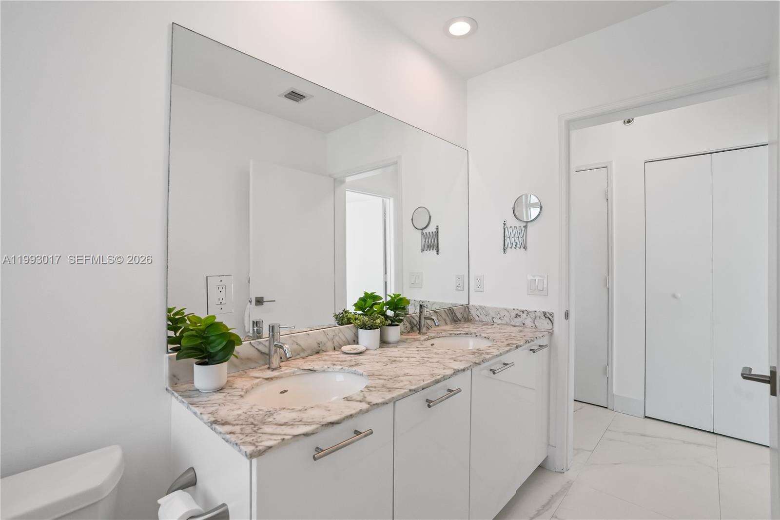 The Plaza On Brickell East at 950 Brickell Bay Dr, Miami, FL 33131 - For Sale photo 18