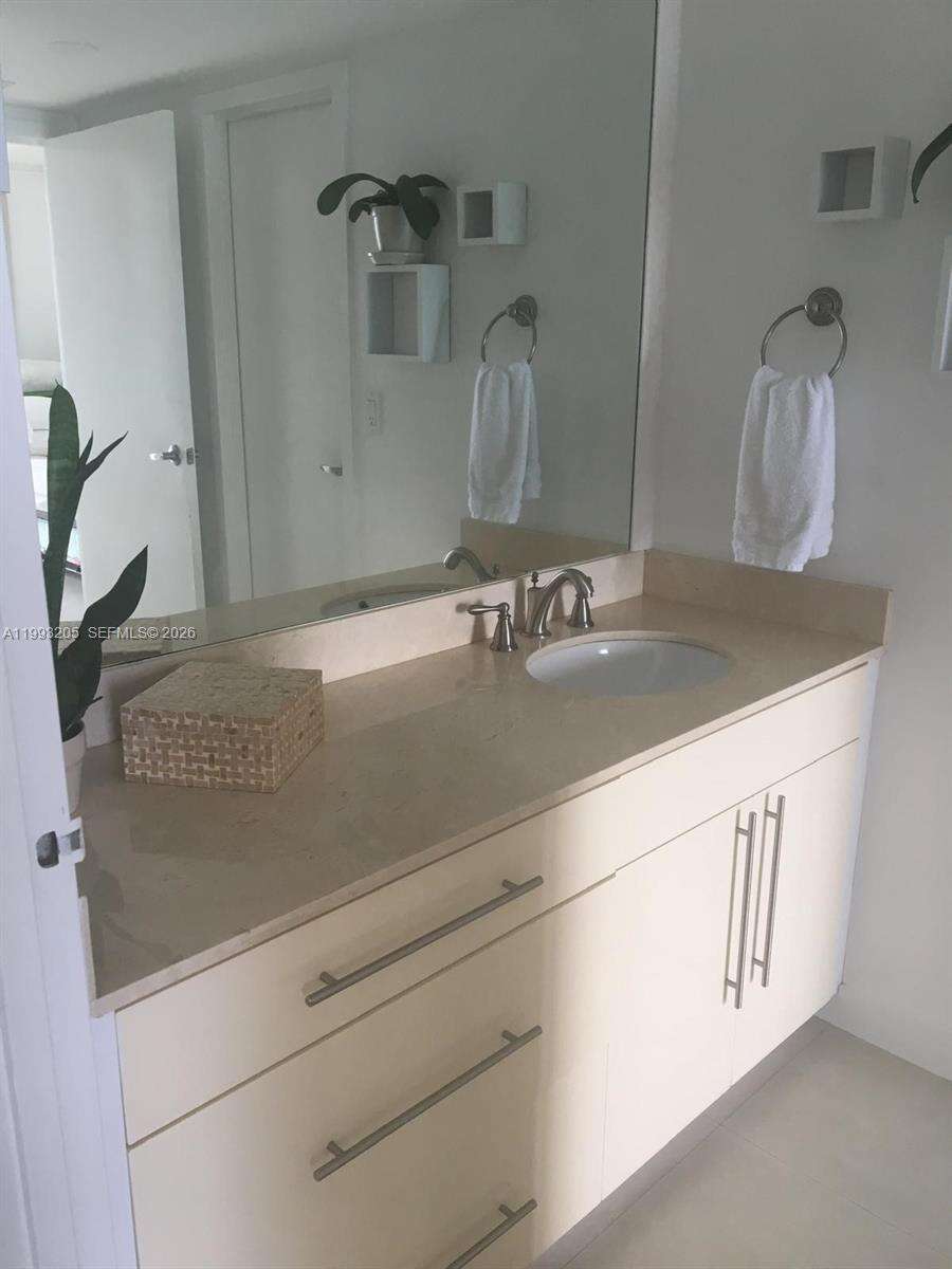 Brickell Bay Club at 2333 Brickell Ave, Miami, FL 33129 - For Sale photo 12