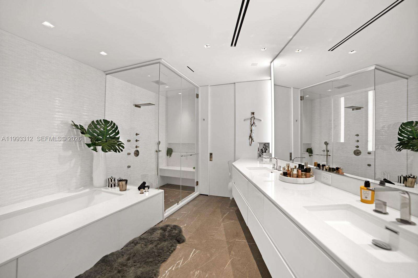 Continuum South Tower at 100 Pointe Dr, Miami Beach, FL 33139 - For Sale photo 17