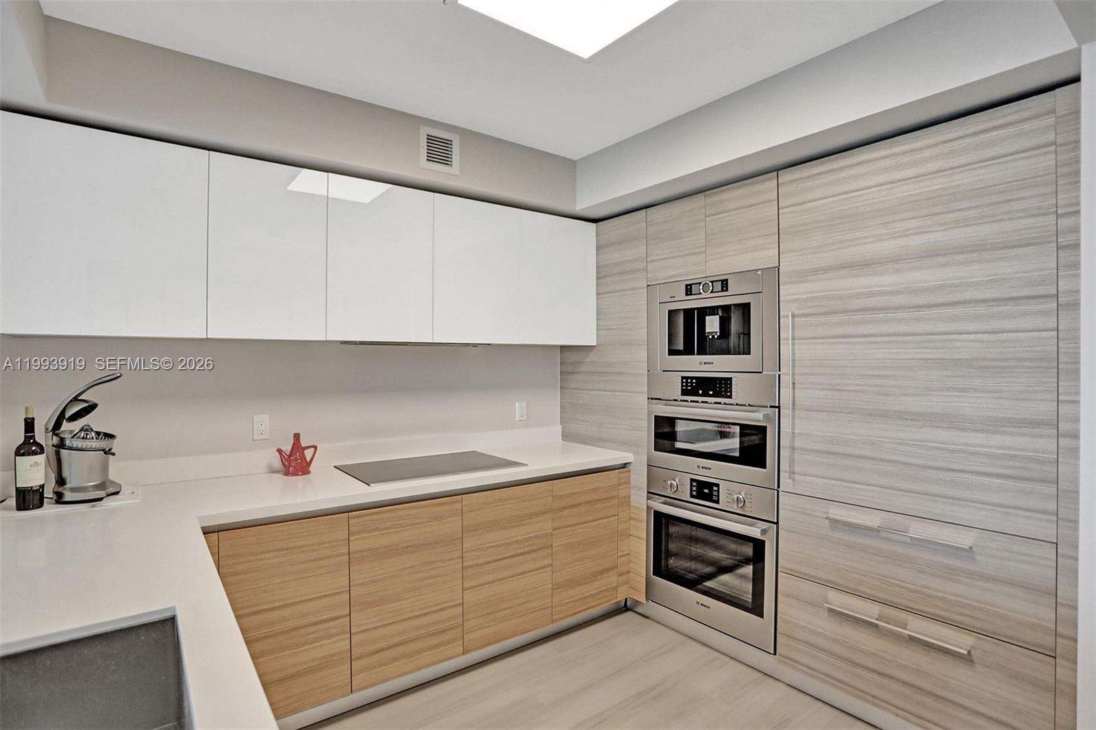 PARQUE TOWERS - 300 Sunny Isles Blvd, Sunny Isles Beach, FL 33160 | Picture 1