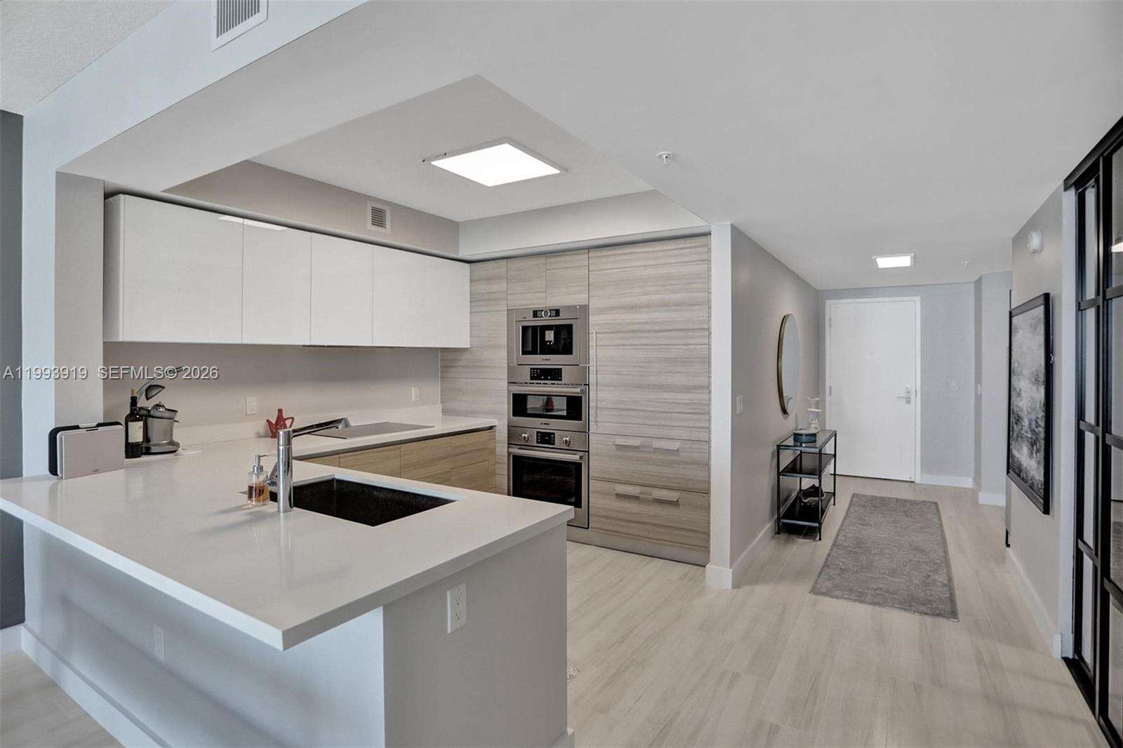 PARQUE TOWERS - 300 Sunny Isles Blvd, Sunny Isles Beach, FL 33160 | Picture 2