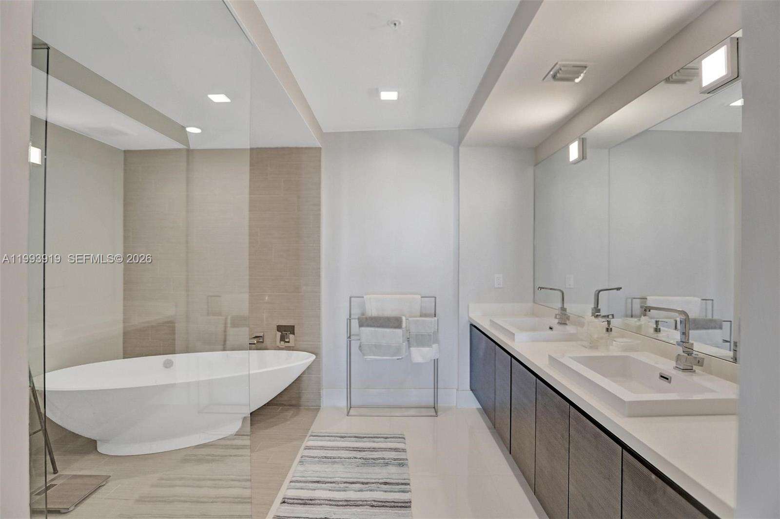PARQUE TOWERS - 300 Sunny Isles Blvd, Sunny Isles Beach, FL 33160 | Picture 27