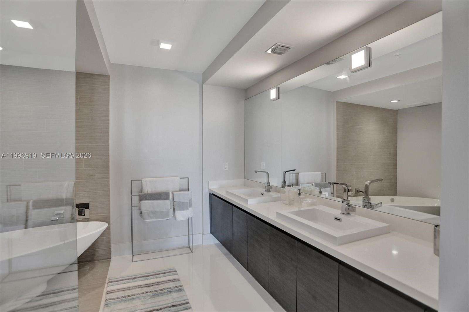 PARQUE TOWERS - 300 Sunny Isles Blvd, Sunny Isles Beach, FL 33160 | Picture 28